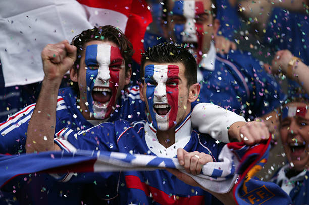 他们聘请专 他们聘请专