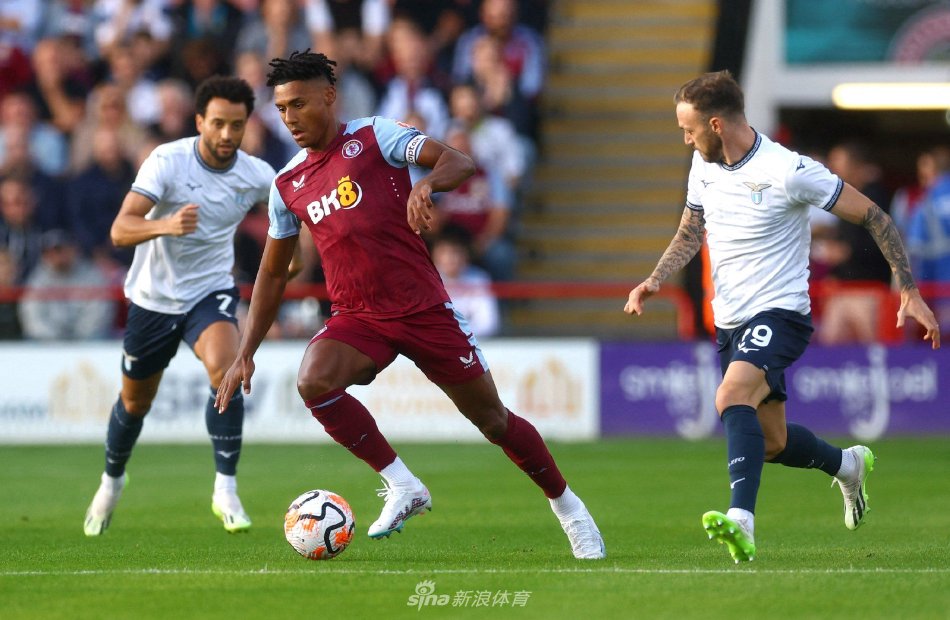 他用夸张的 他用夸张的