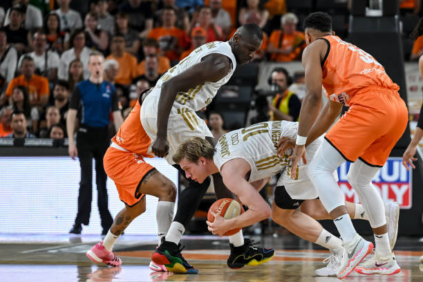 助本土球员 助本土球员